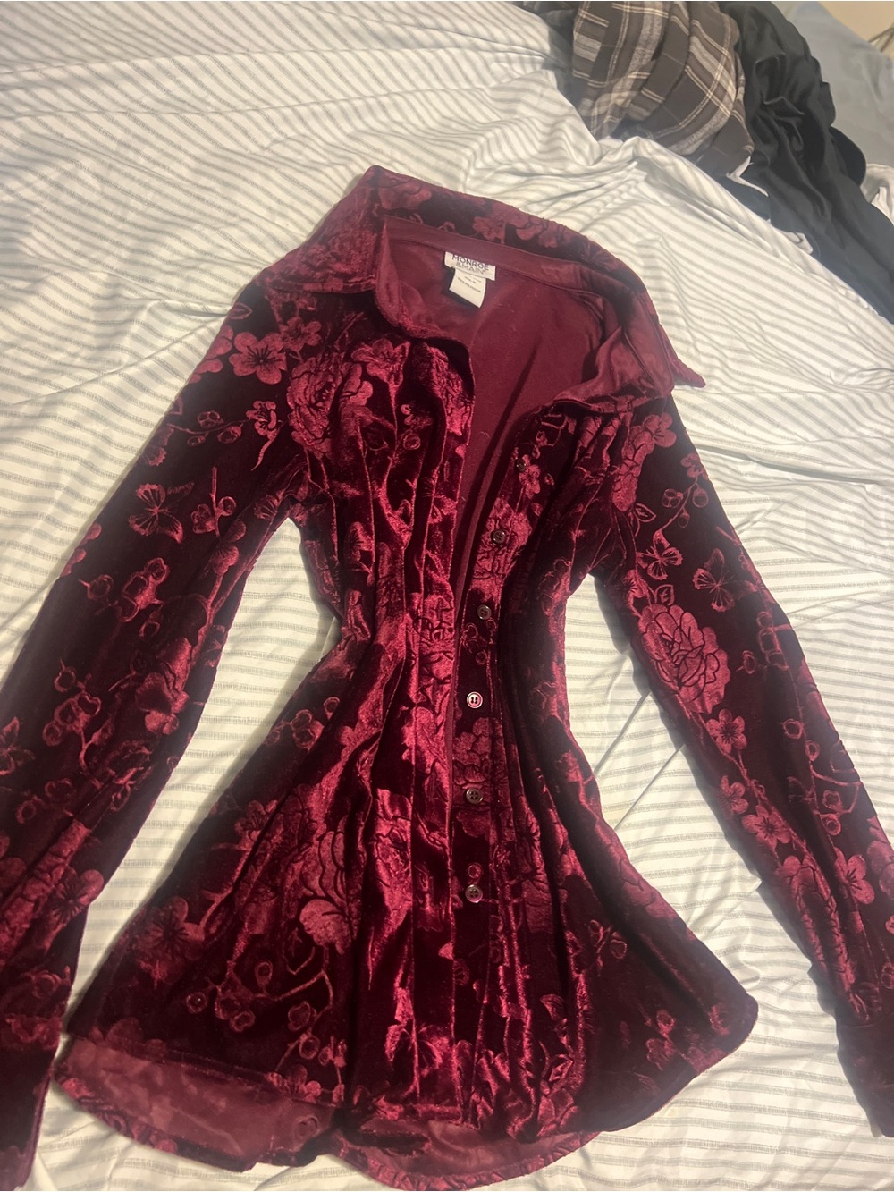 Monroe & Main Burgundy Velvet Floral Button-Front Blouse
